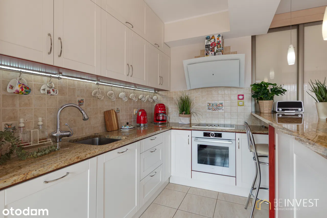 Комфортабельная двухсторонняя квартира с балконом | Большие окна, дом с 2008 года